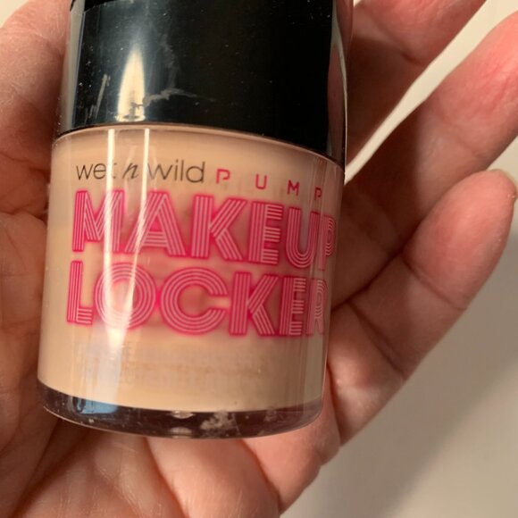 2 Wet n Wild Pump Makeup Locker 3-in-1 Sheer Highlighter Corrector FAIR LIGHT - Picture 5 of 6